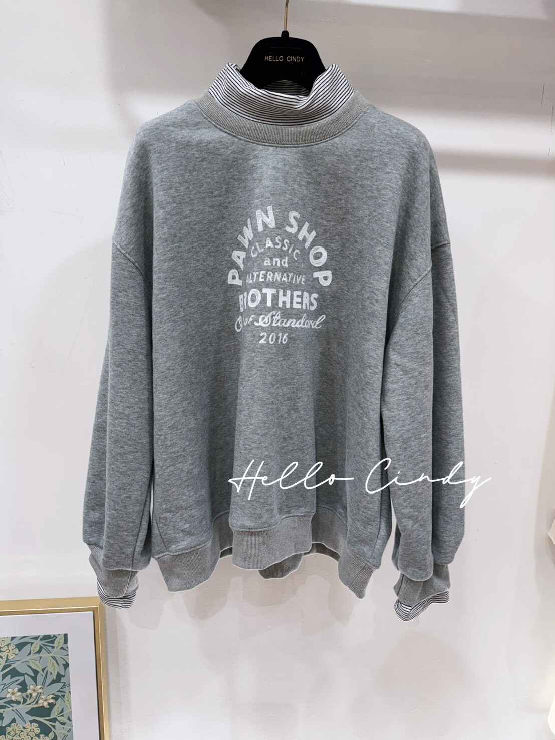 B02013 條紋小立領假兩件式灰色鋪棉大學T