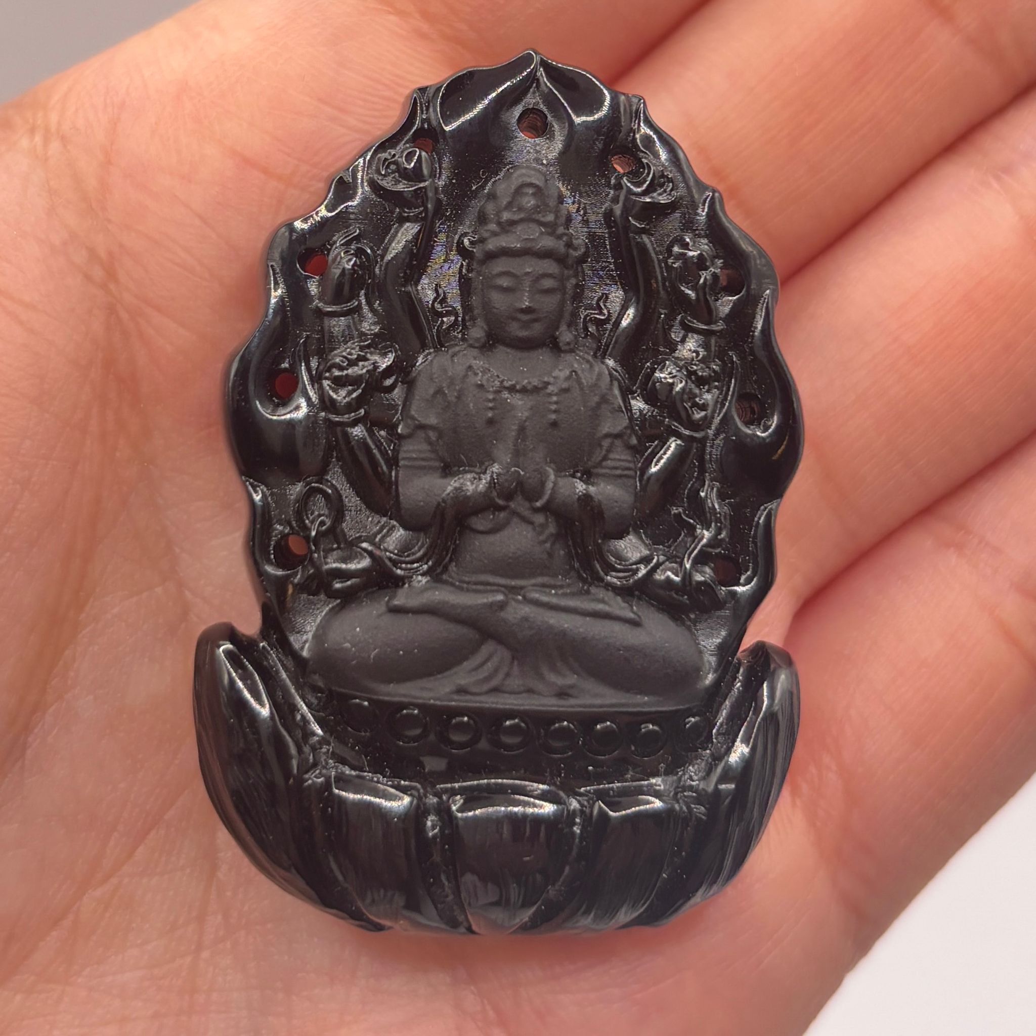 AB260204-L102-冠軍琥珀雕刻師聯乘紫袍大師開光-翳珀千手觀音吊墜頸鏈(一物一證書)-(需留中文全名，已包紫袍大師開光，4月頭到貨，只限尖沙咀門店自取）