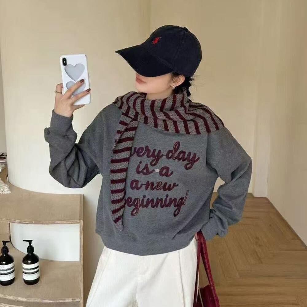 【質感超好的字母造型空氣棉上衣+批肩套組】（現貨）