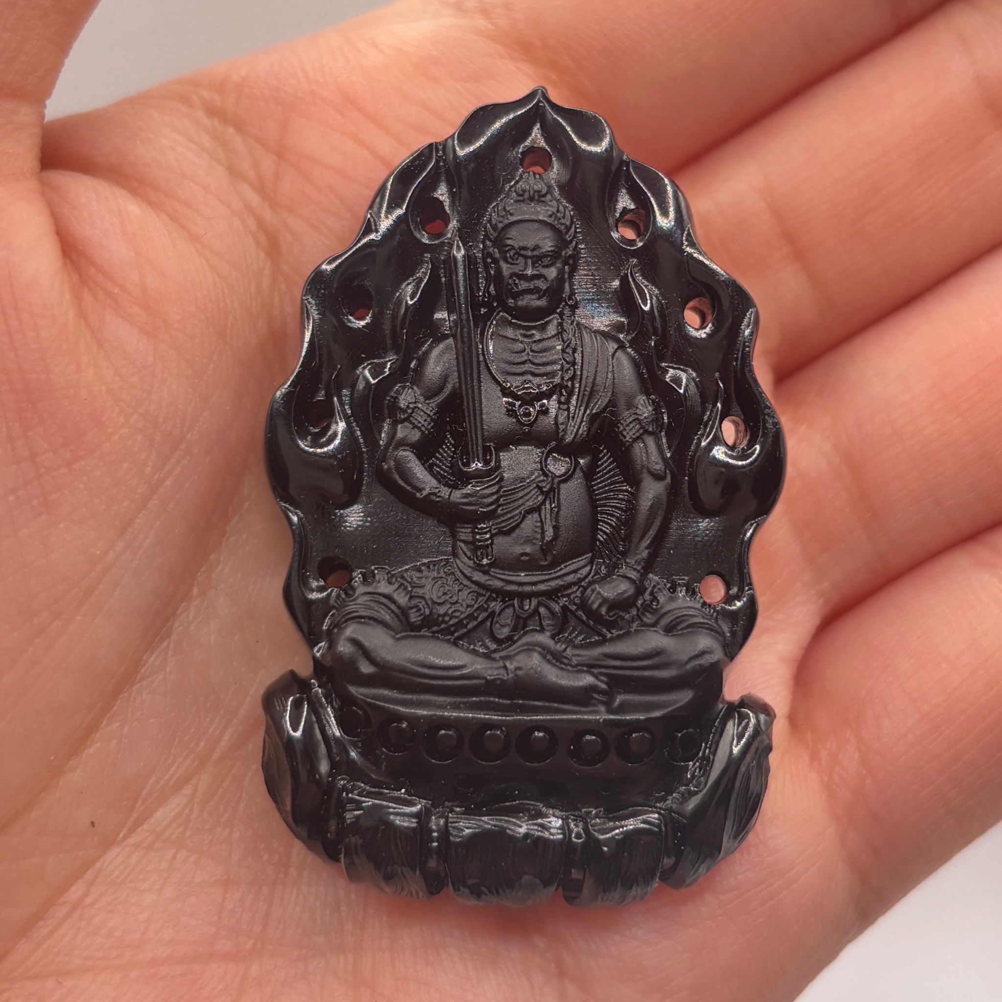 AB260204-L100-冠軍琥珀雕刻師聯乘紫袍大師開光-翳珀不動明王吊墜頸鏈(一物一證書)-(需留中文全名，已包紫袍大師開光，4月頭到貨，只限尖沙咀門店自取）