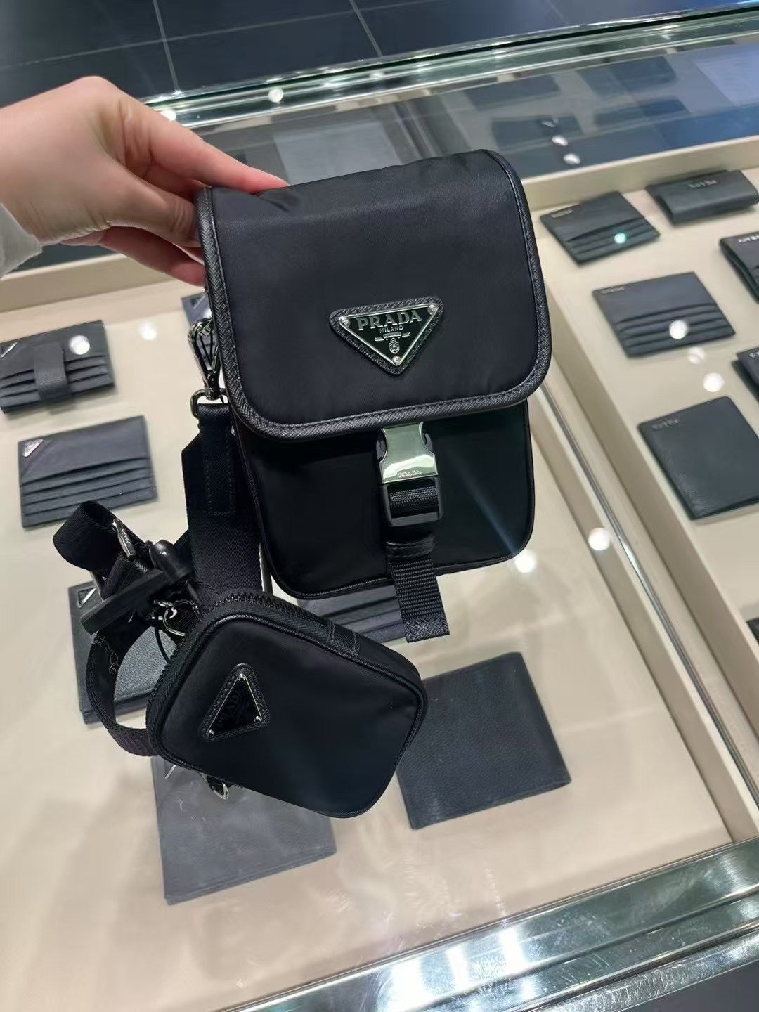 Outlet Prada Re-Edition Phone Bag
