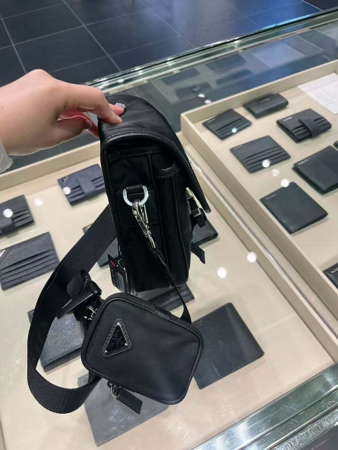 Outlet Prada Re-Edition Phone Bag