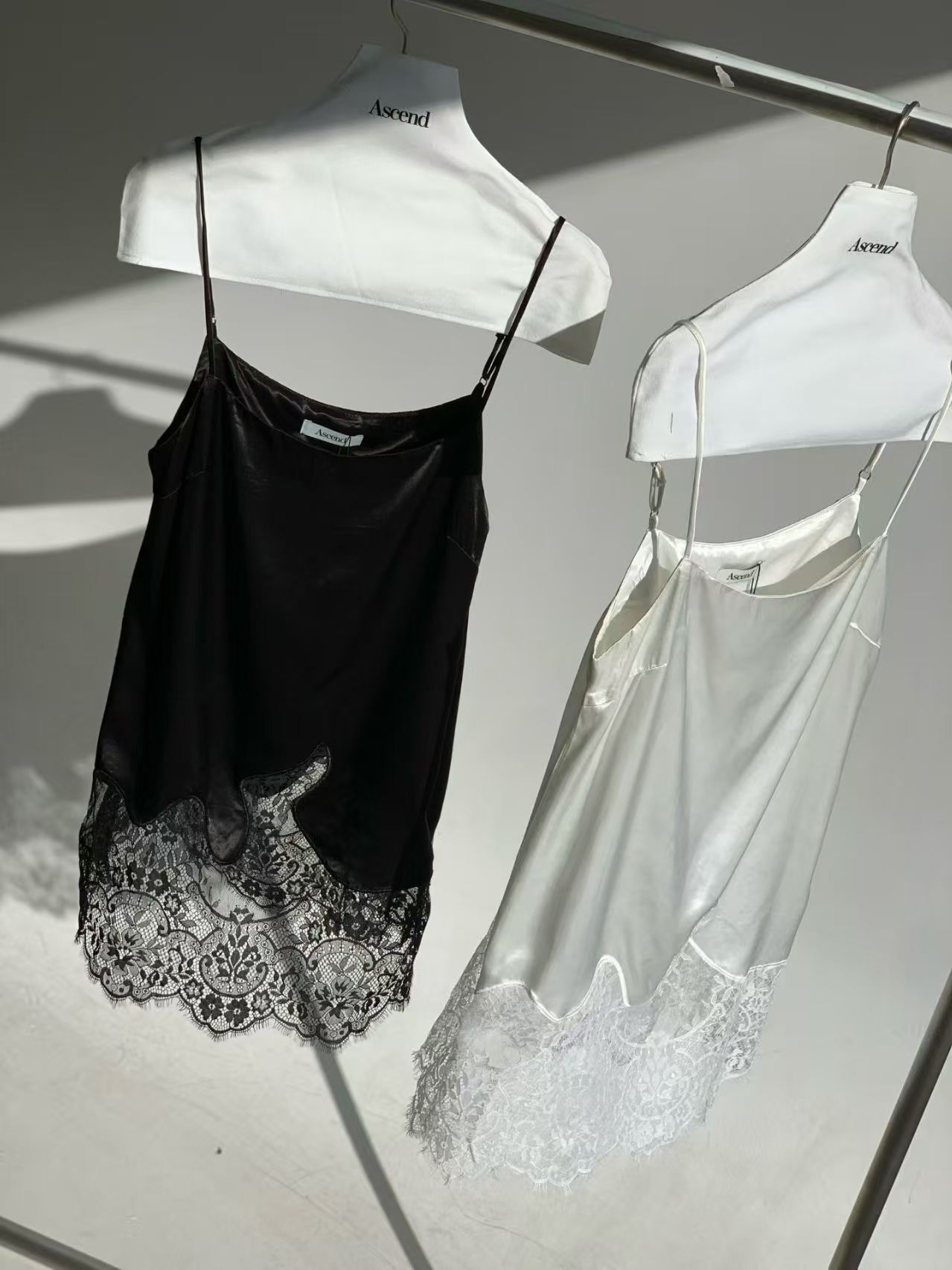 AC5516 通花蕾絲吊帶裙 *特價* (充值購物金不適用)