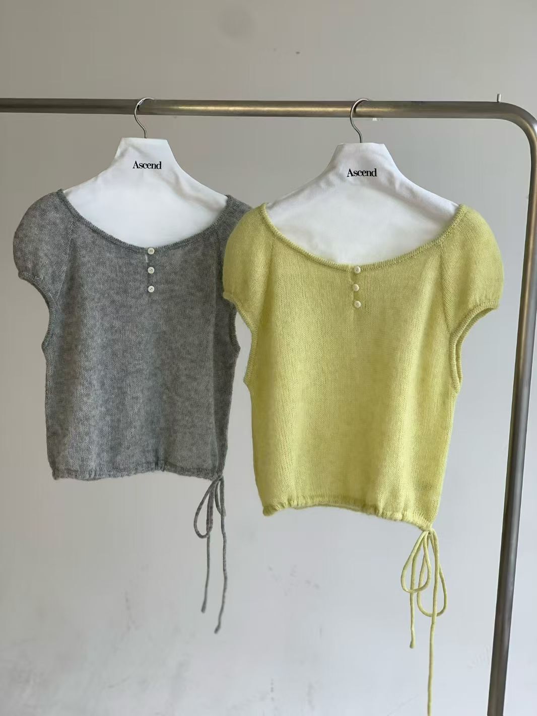 AC5523 大領口薄針織上衣 *特價* (充值購物金不適用)