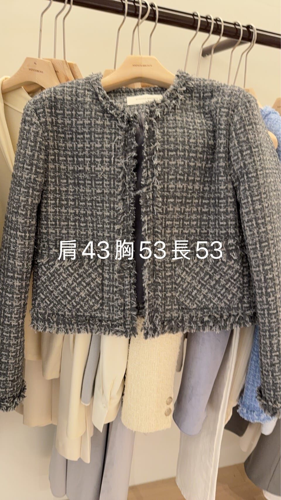 AY5514 織紋蘇蘇邊短外套 *特價* (充值購物金不適用)