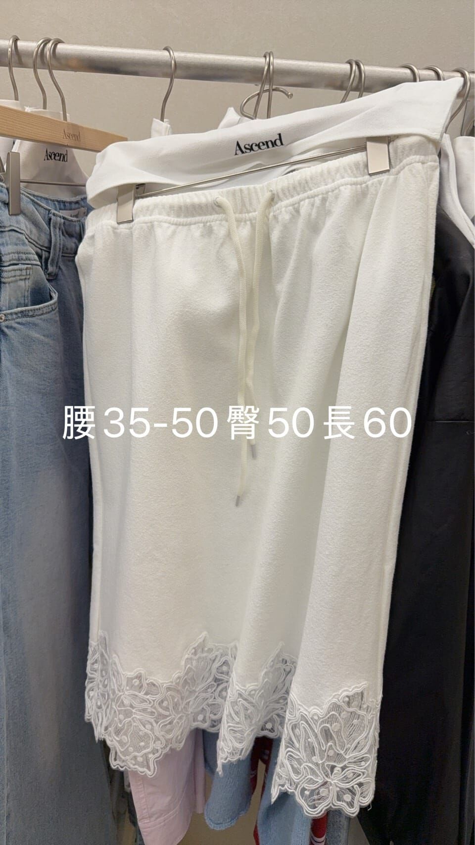 AC5513 蕾絲拼邊5分裙 *特價* (充值購物金不適用)