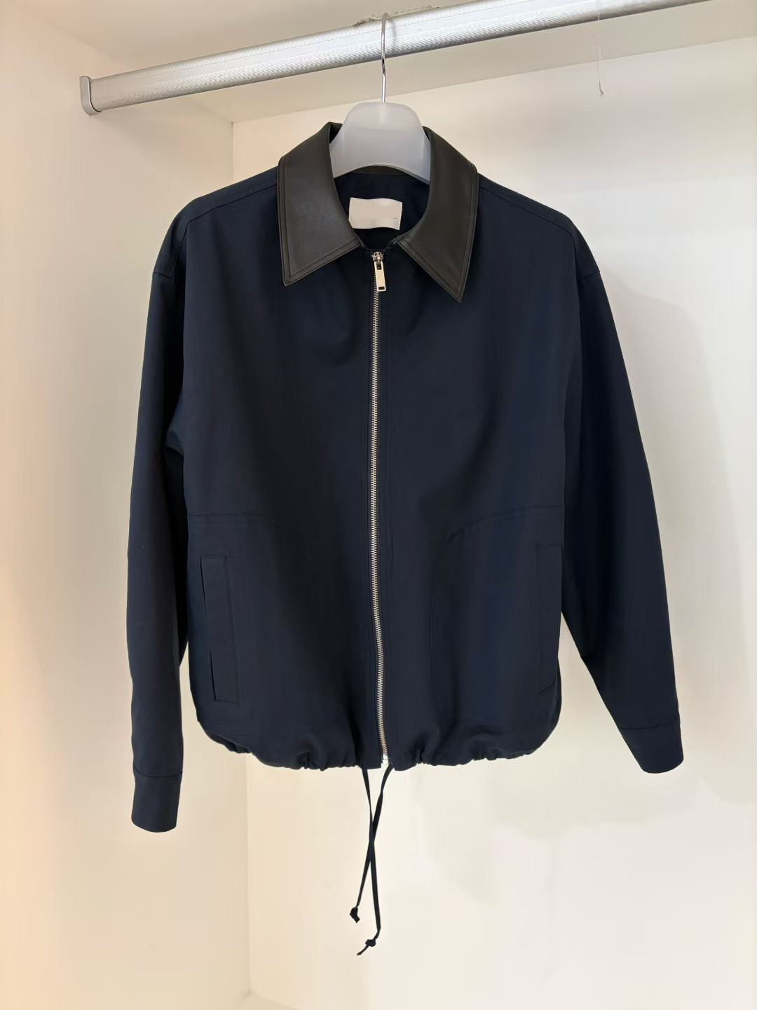 皮革領片造型拉鍊縮腰外套 / 2色