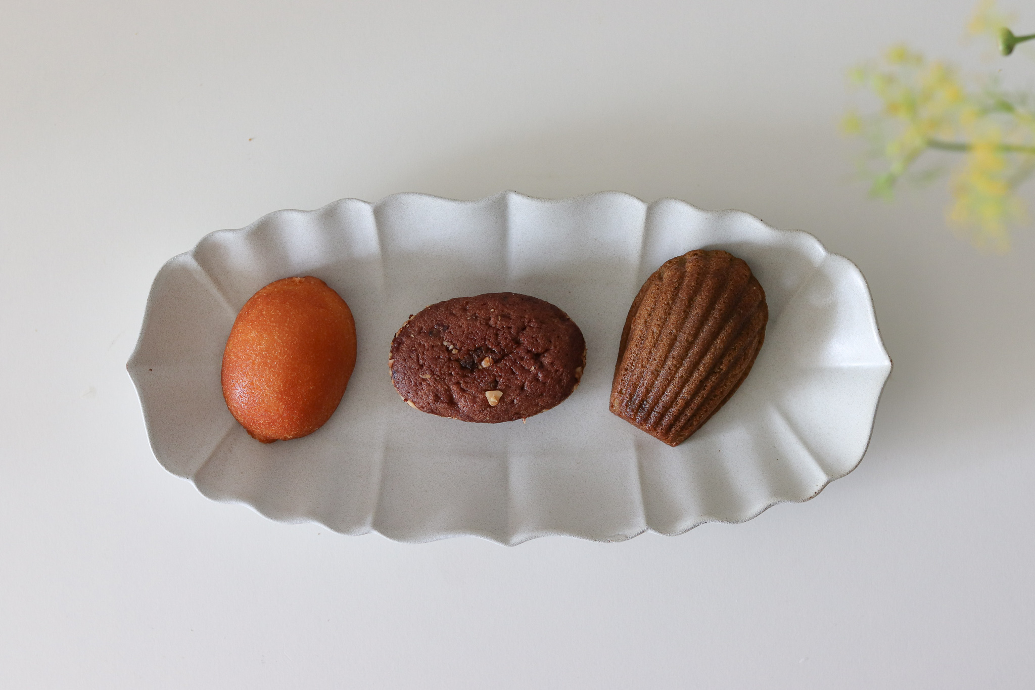 日本 美濃燒 Lotus 花邊橢圓長盤