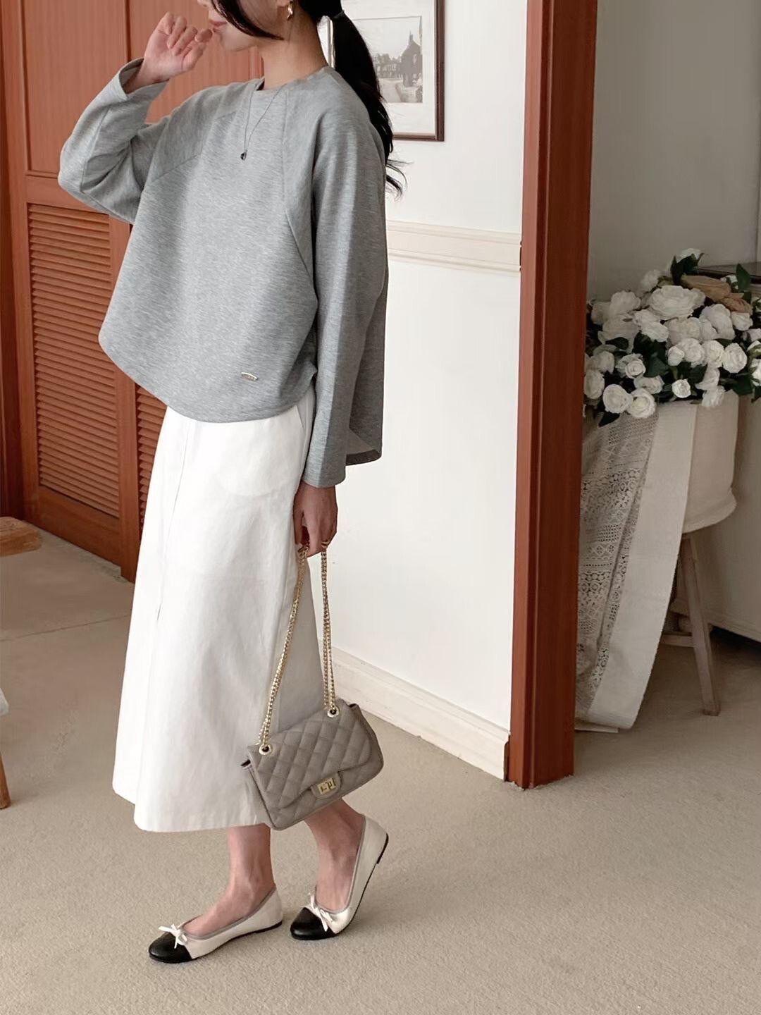 前短後長下擺小綴飾圓領傘擺上衣 / 3色