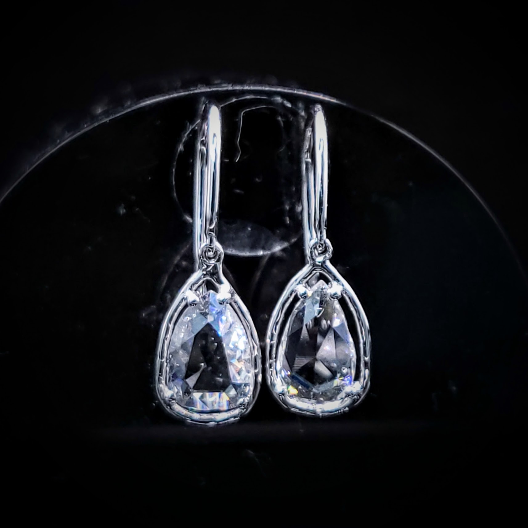 全新18K白金【主石80份梨形鑽石】吊耳環