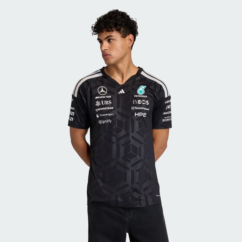 男款 ADIDAS X MERCEDES - AMG PETRONAS F1 黑色 F1 賓士 賽車 聯名款 吸濕 排汗 賽車服 短T【KF0161】ADF1