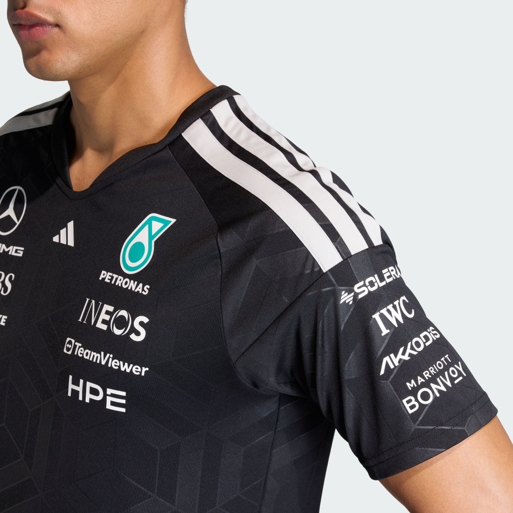男款 ADIDAS X MERCEDES - AMG PETRONAS F1 黑色 F1 賓士 賽車 聯名款 吸濕 排汗 賽車服 短T【KF0161】ADF1