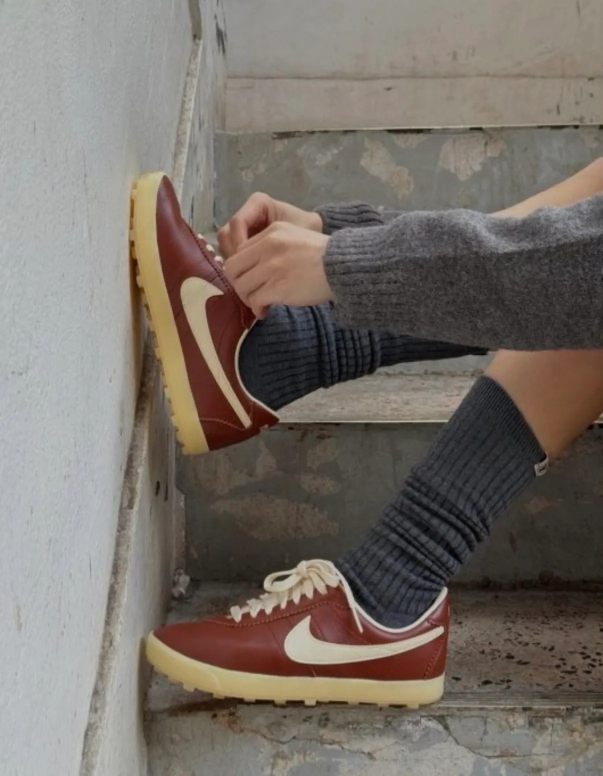 預購┃MEOVV同款 女鞋 Nike Astrograbber Leather 鬆餅格 膠底 復古鞋 運動鞋 酒紅色