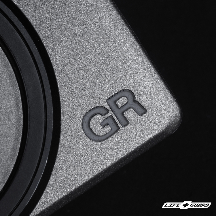 LIFE+GUARD RICOH GR II GR2 相機貼膜細節展示圖，霧鈦質感設計