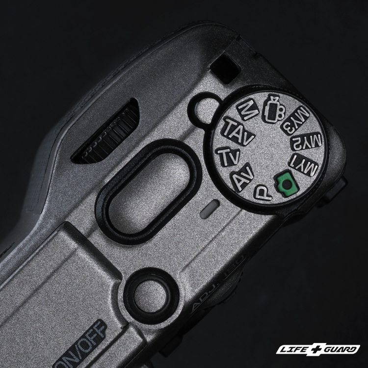 LIFE+GUARD RICOH GR II GR2 按鈕挖孔細節特寫，霧鈦質感設計