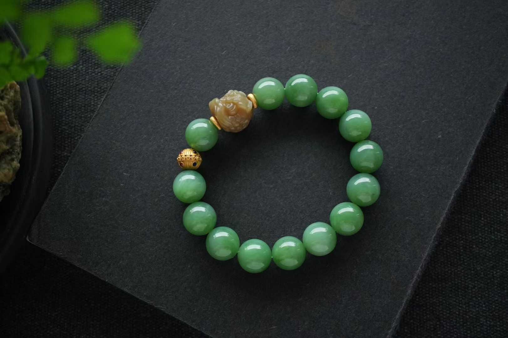 和田玉老礦俄料碧玉濃郁果綠貓眼手串 (12mm直徑),天然和田玉軟玉