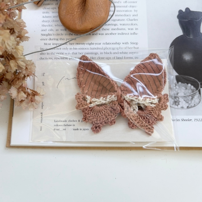 日本選物 典雅花卉蝴蝶結髮夾 - 珊瑚條紋