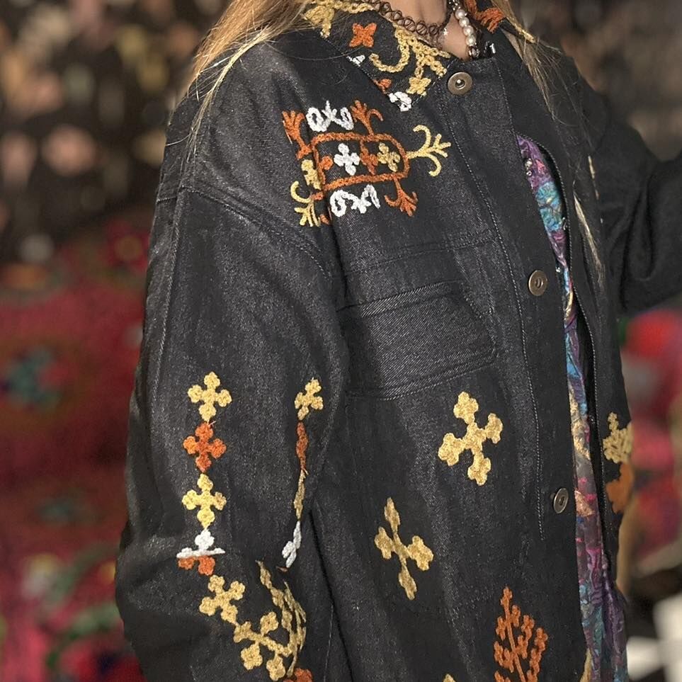 Amina 民族風刺繡牛仔襯衫 ILL-5308 (1224)