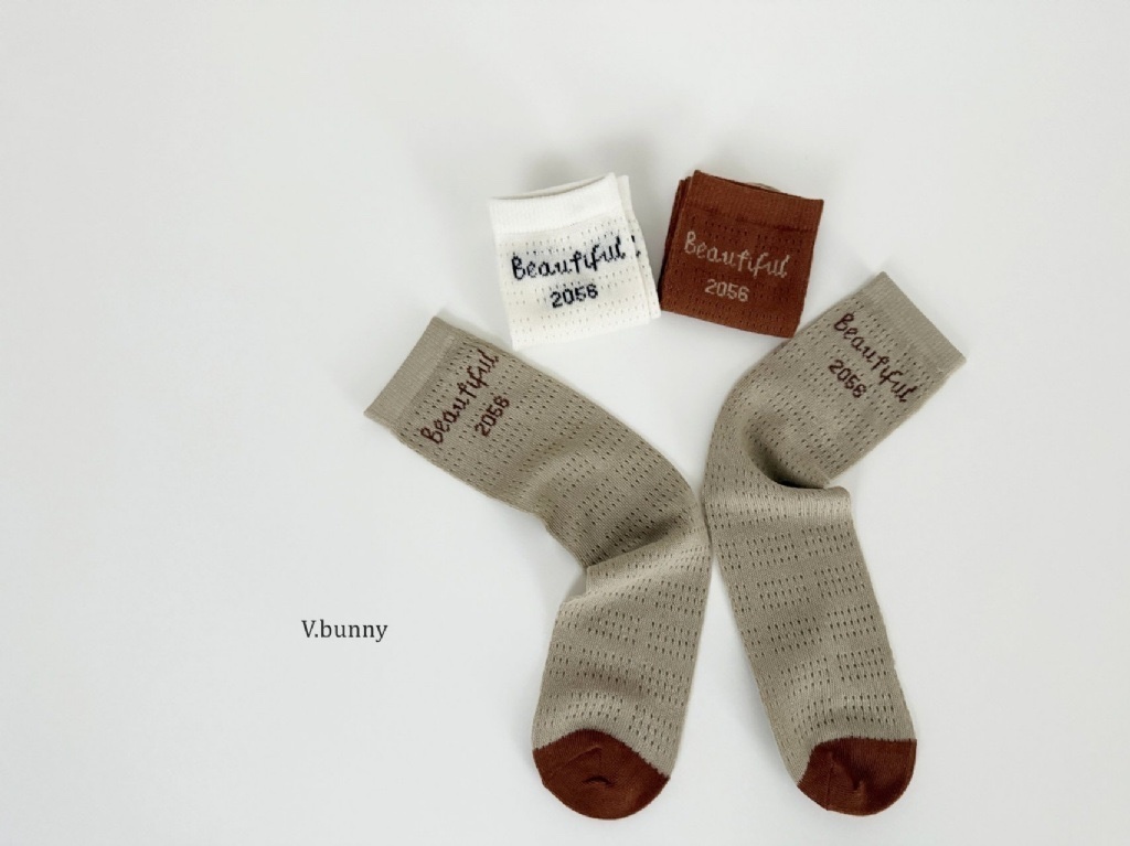 正韓春Vbunny刺繡英文網襪組