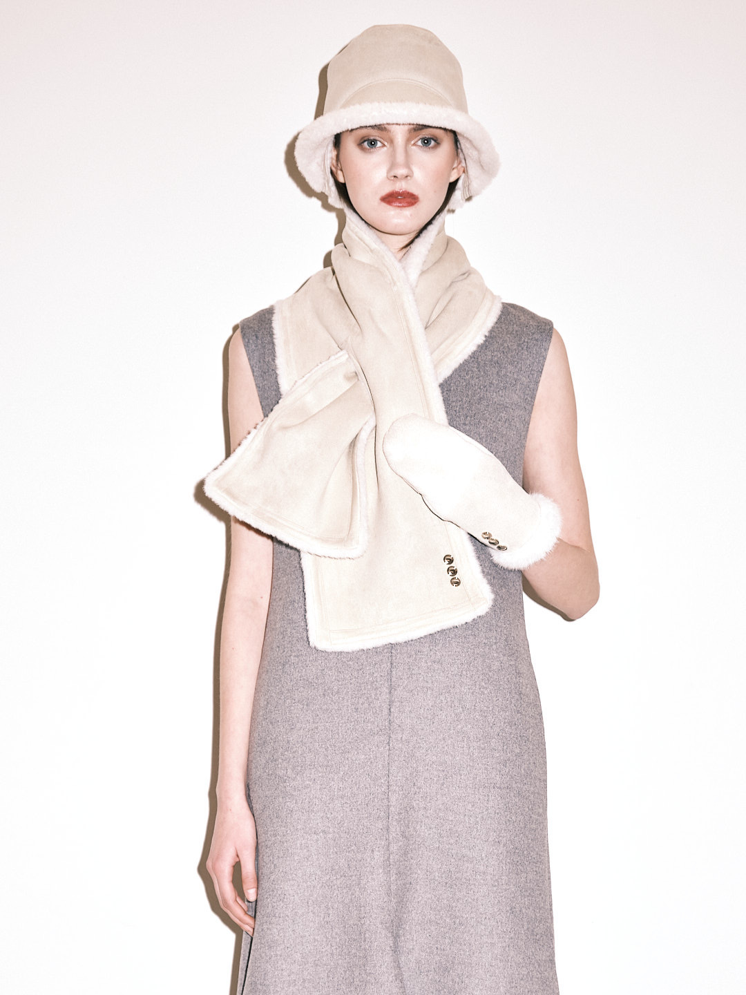 Italy Love義大利奶油色Vegan麂皮毛毛雙面用短圍巾