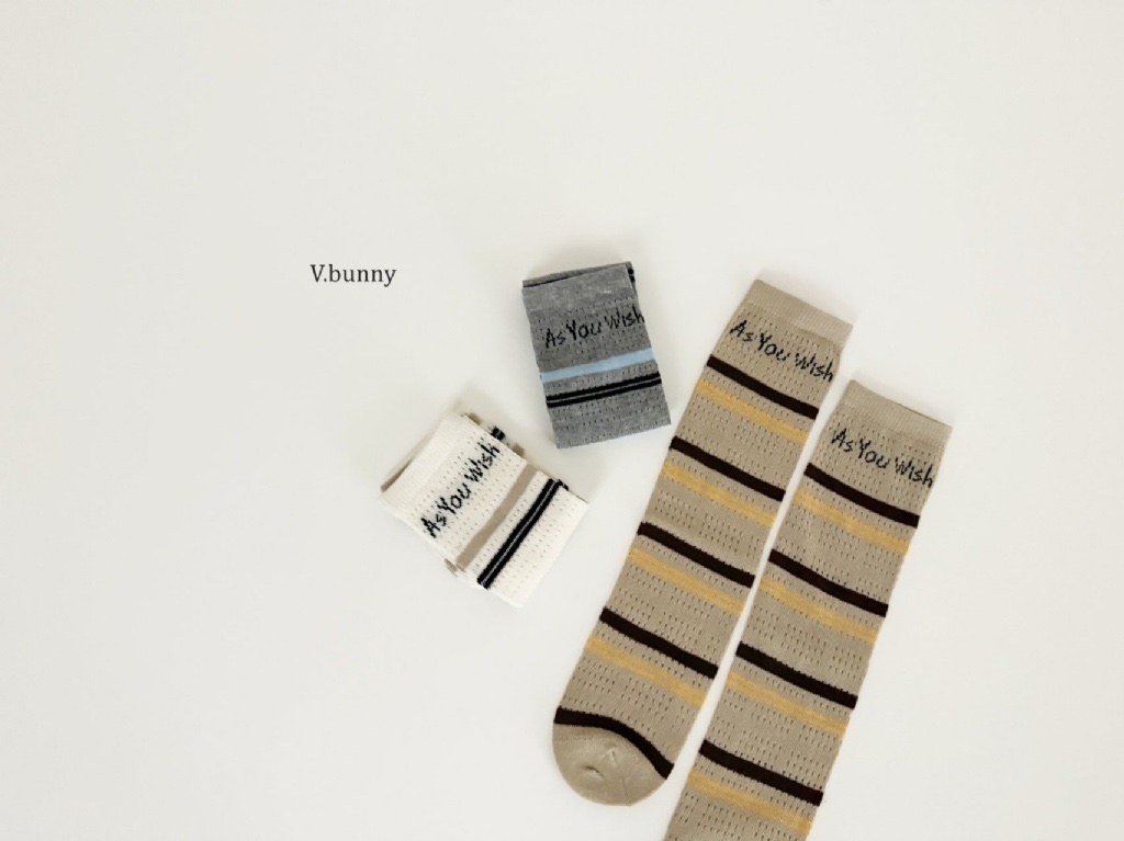 正韓春Vbunny橫條字母網襪組