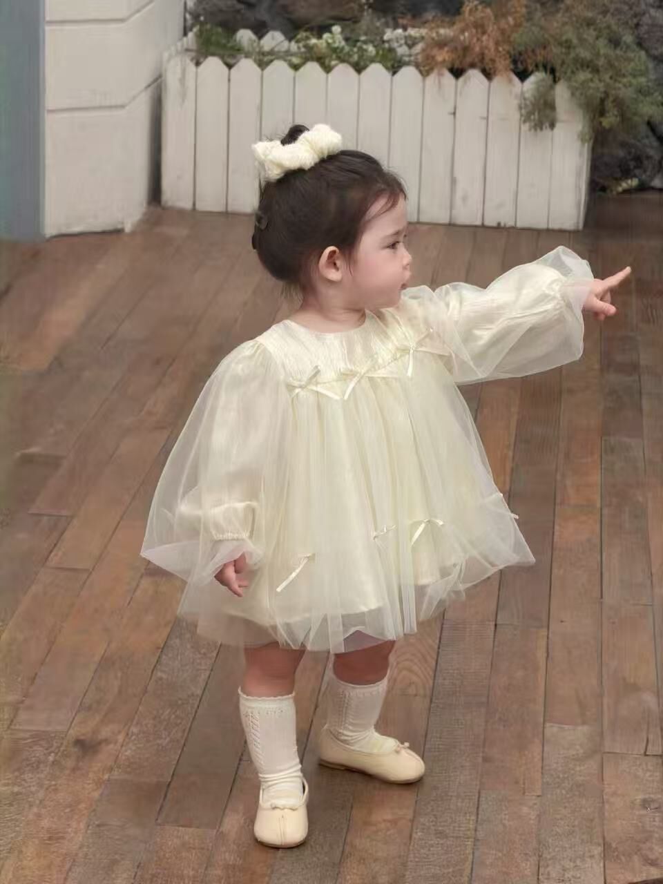 BYC02D028WE 米白仙氣蝴蝶結泡泡袖紗紗連身裙