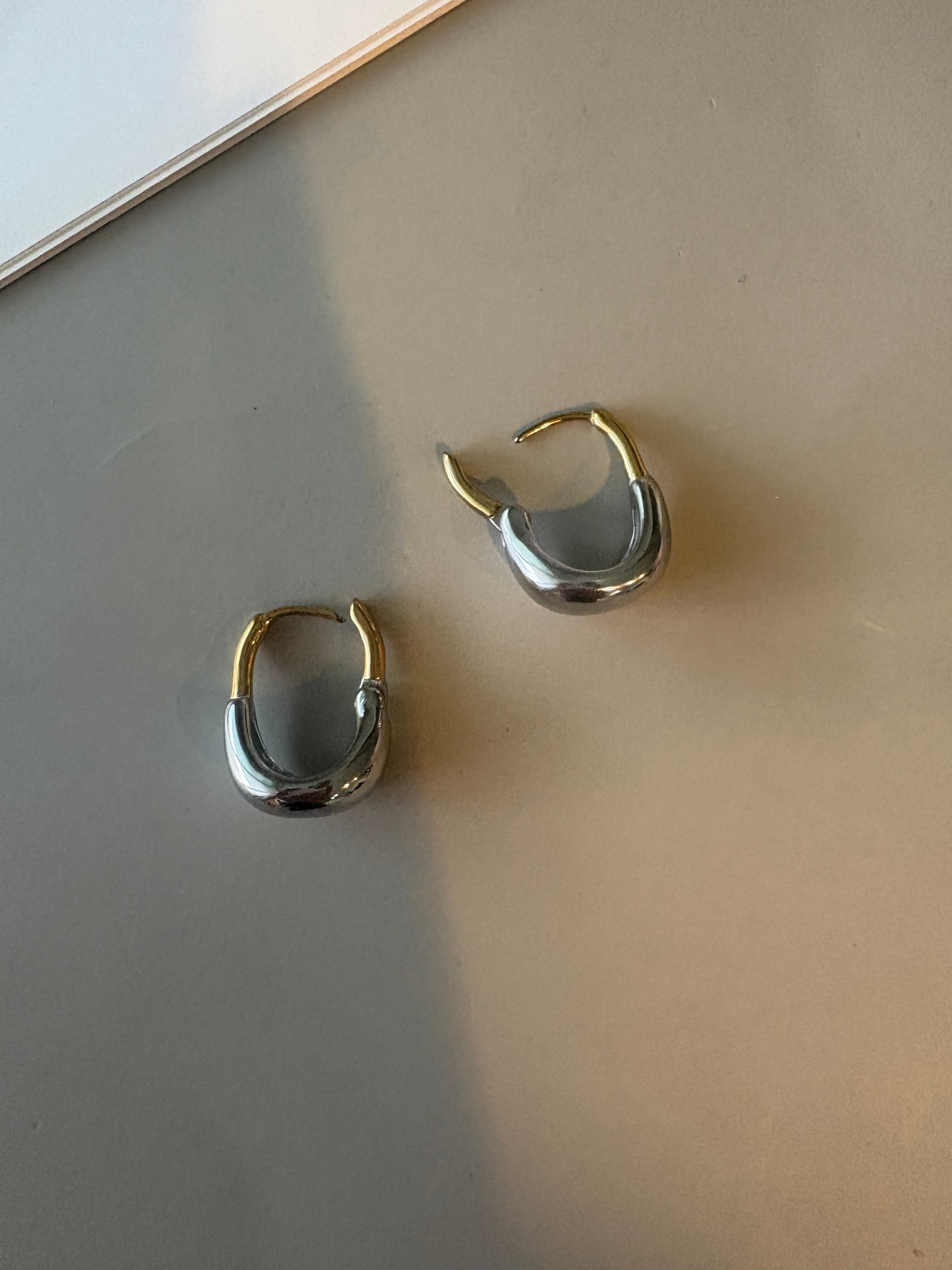 combicolor shaped hoop pierce