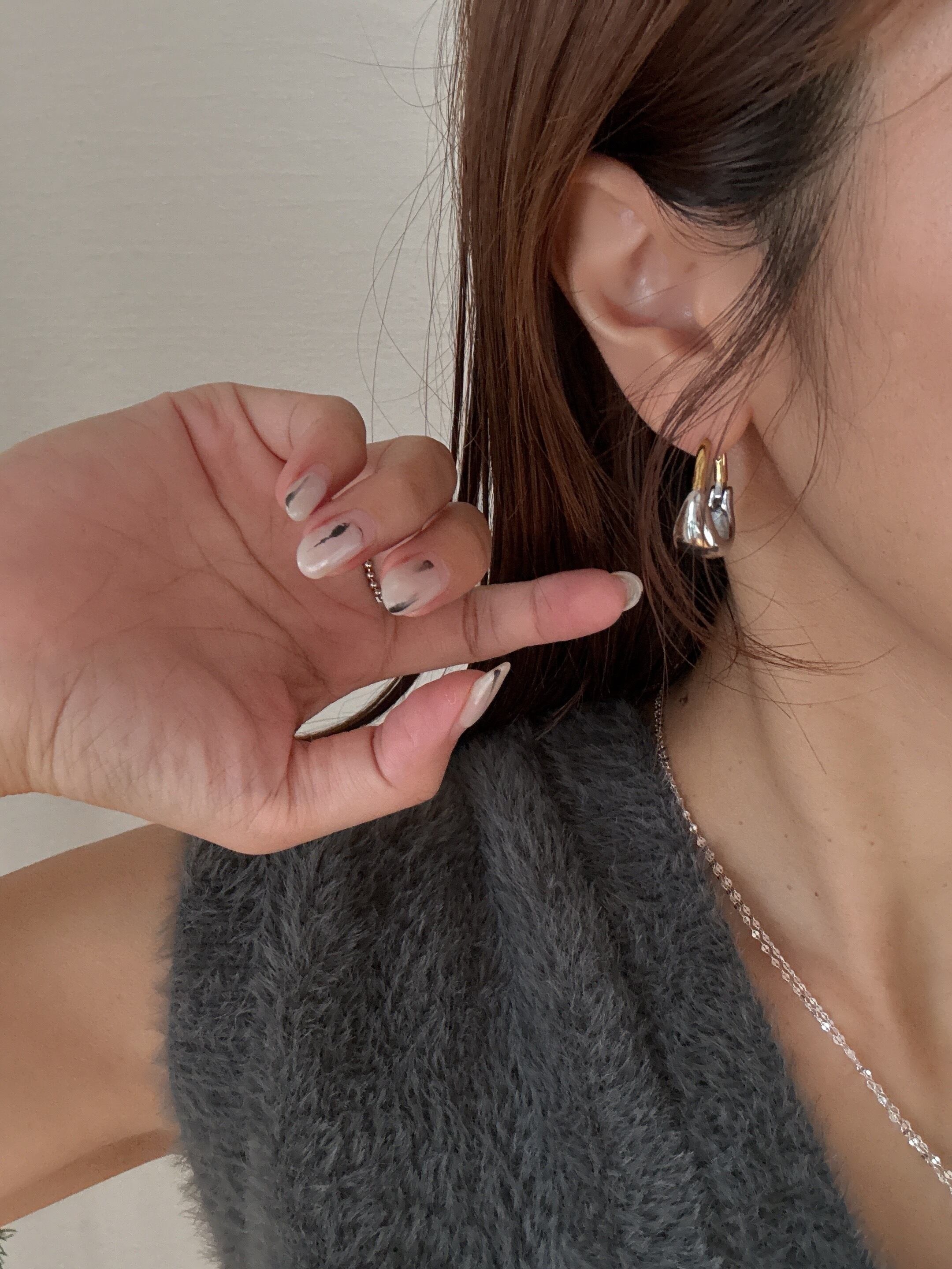 combicolor shaped hoop pierce