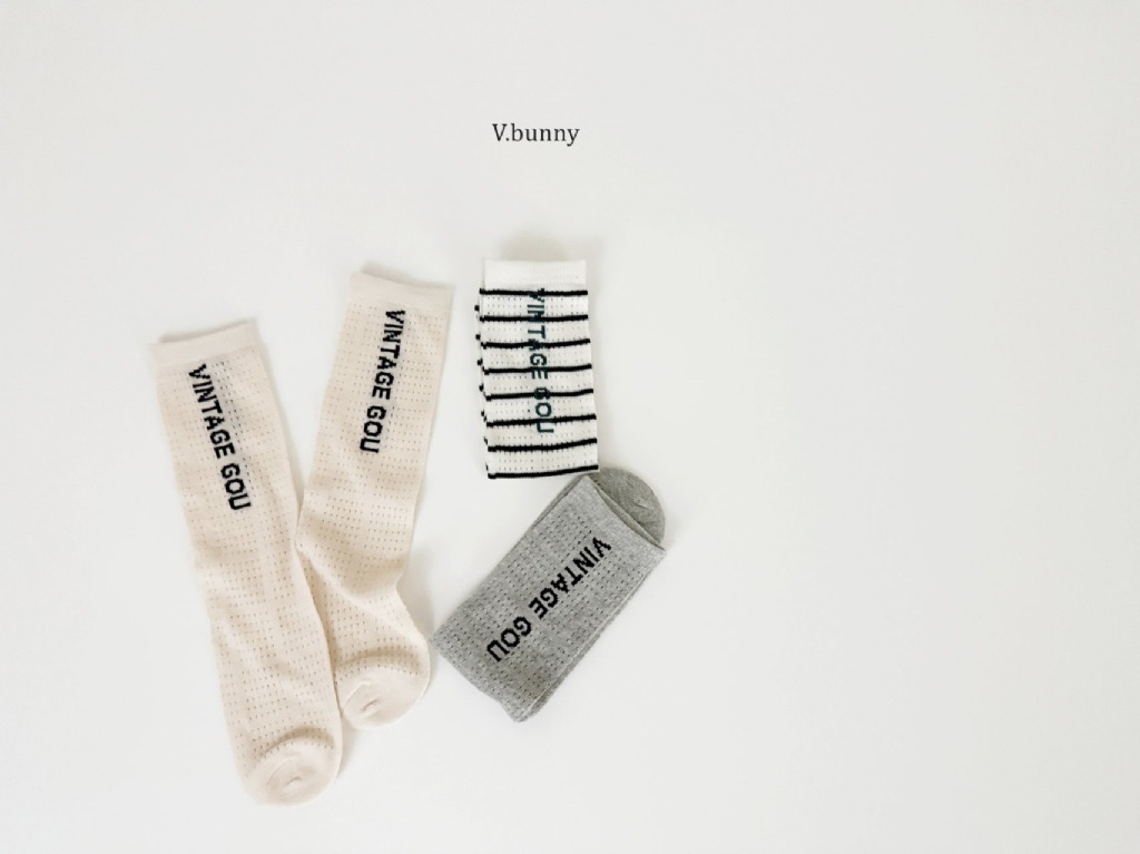 正韓春Vbunny運動字母長襪組