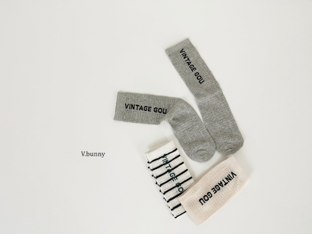 正韓春Vbunny運動字母長襪組