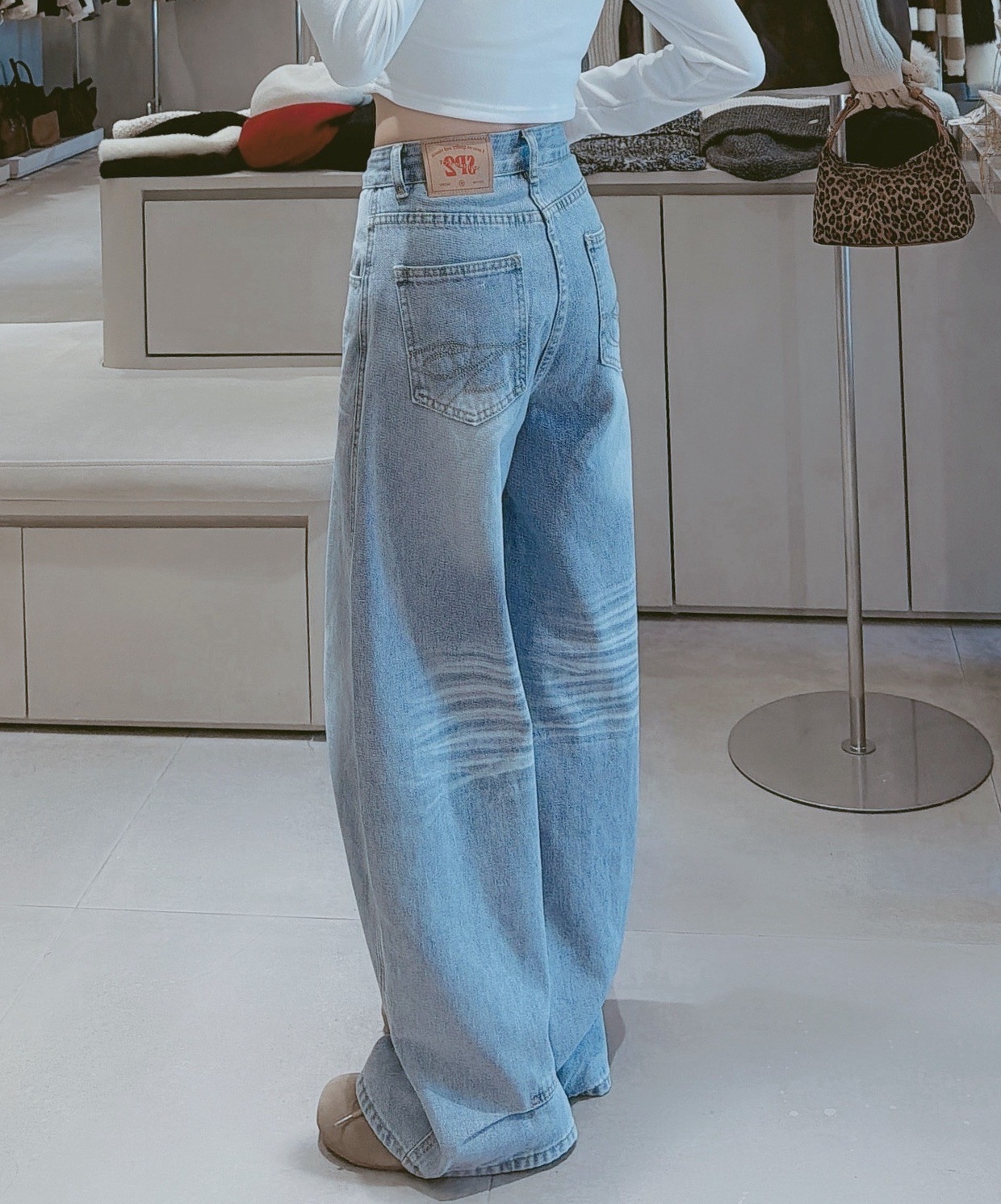 後褲管打摺皮革牛仔寬褲 9022