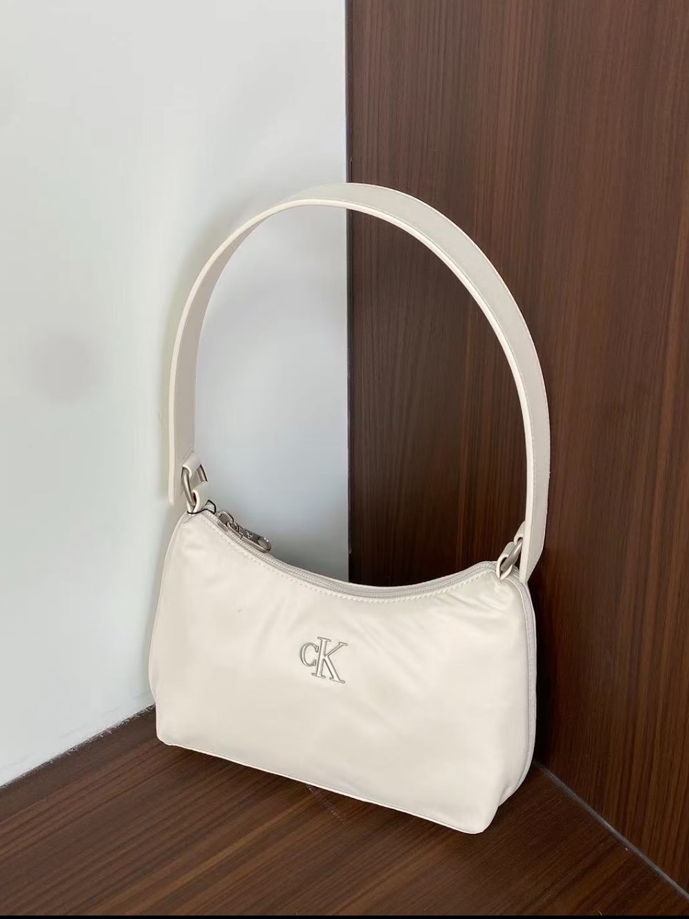 CALVIN KLEIN 太空 腋下 單肩包 三色