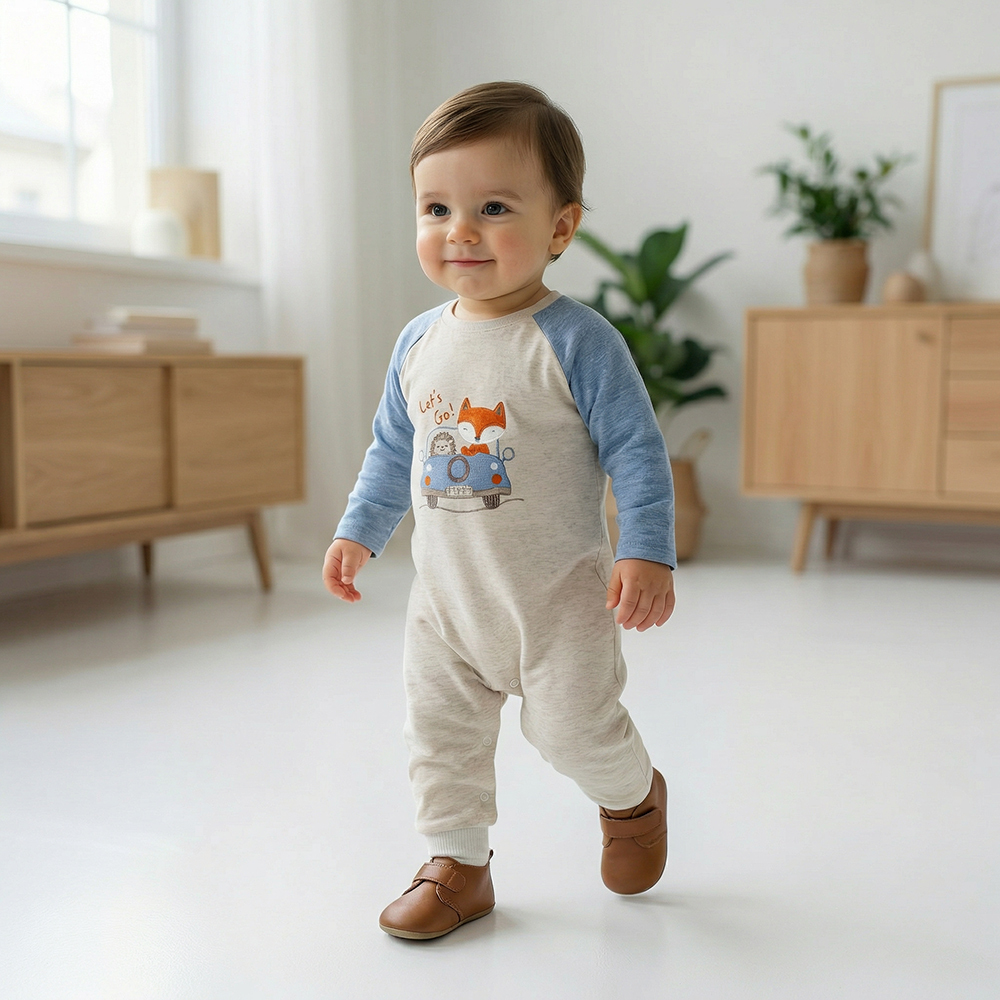 PIPPY LET'S Go 小狐狸開車冒險跳色圓領長袖包屁衣 藍