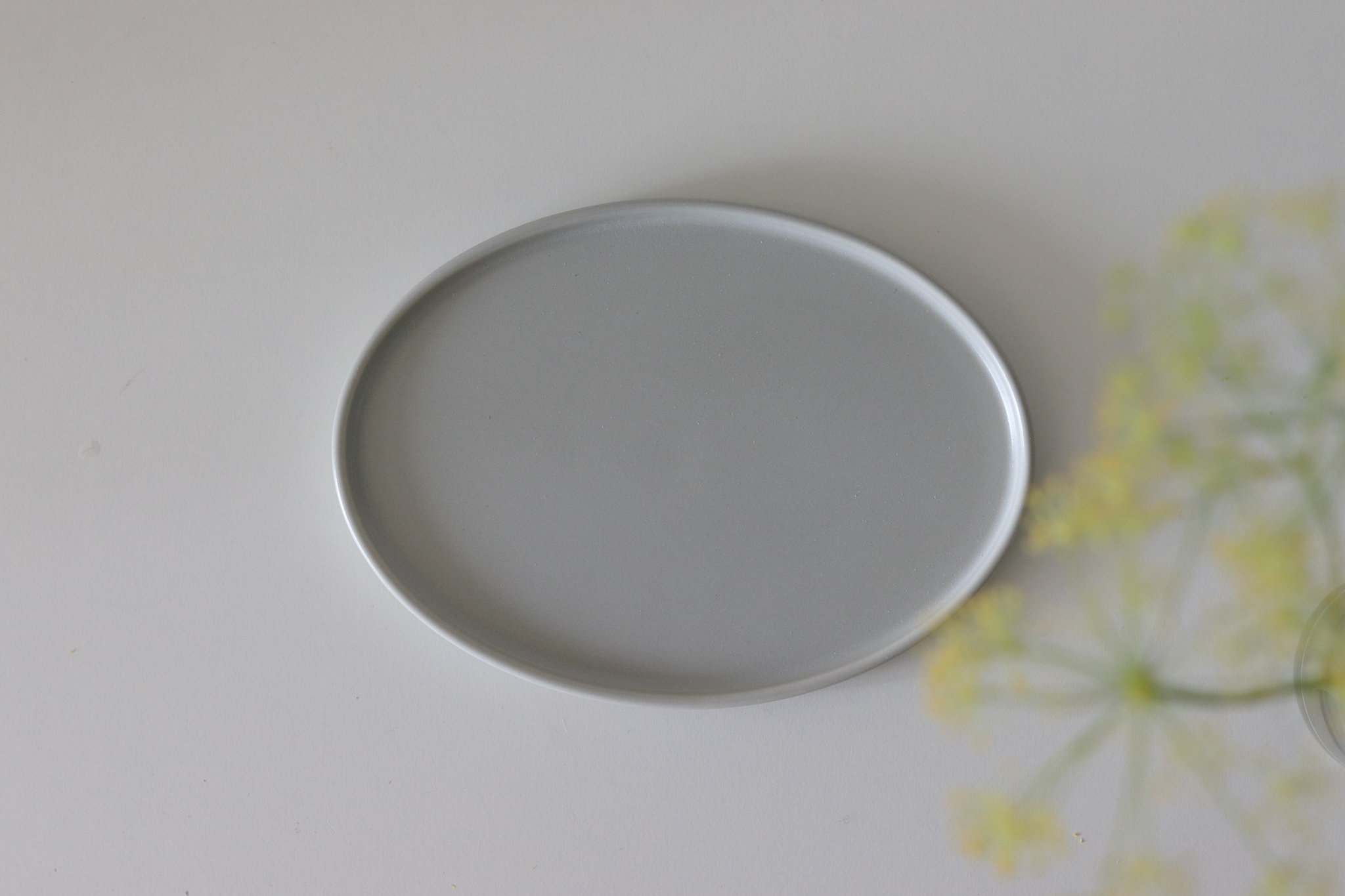 日本 美濃燒 微霧面 淺灰 橢圓平盤 甜點盤 麵包盤