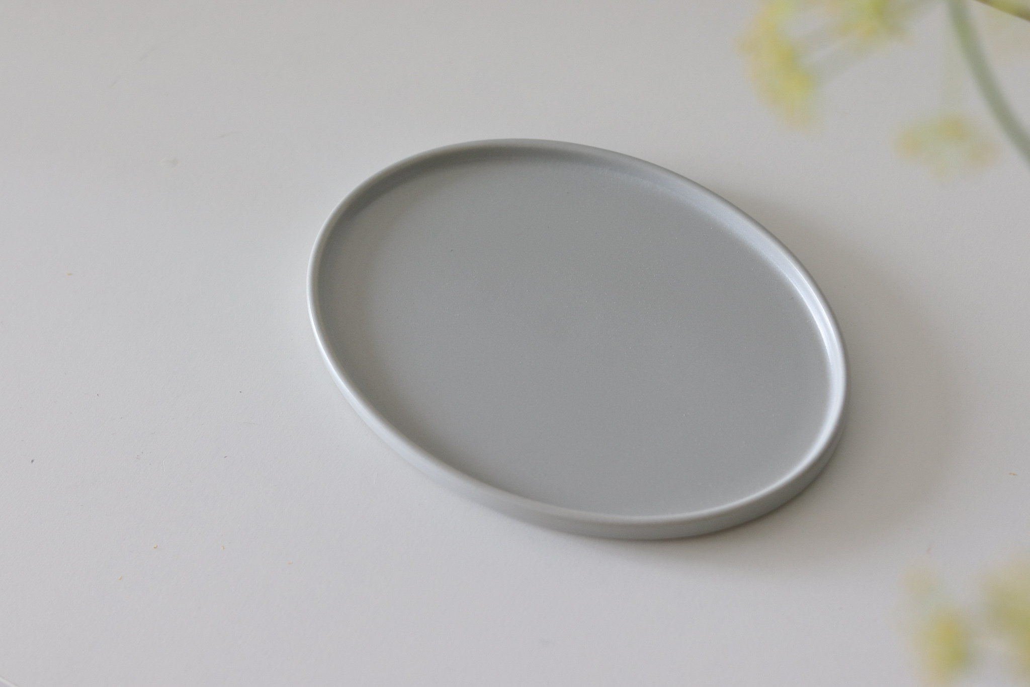 日本 美濃燒 微霧面 淺灰 橢圓平盤 甜點盤 麵包盤