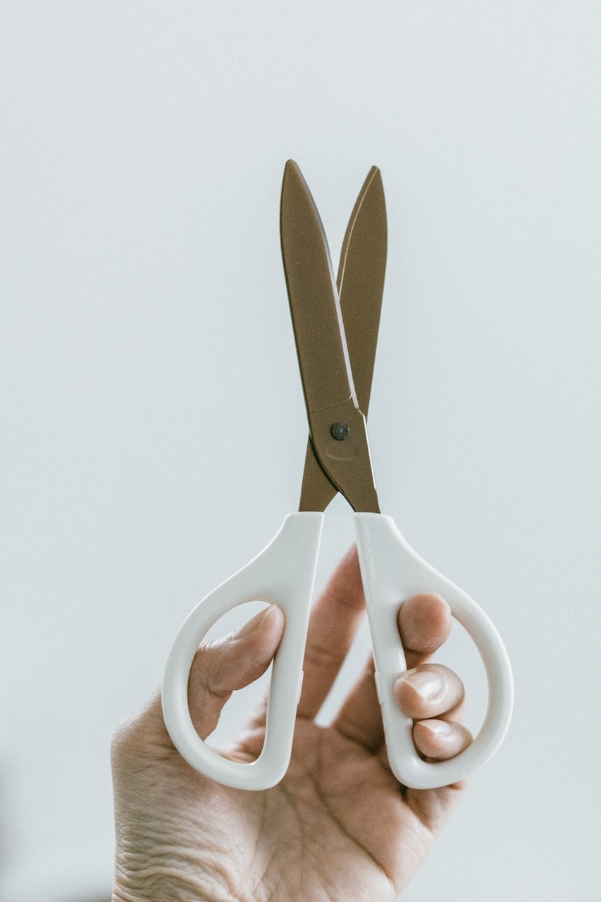 日本國譽KOKUYO SAXA鈦加工輕盈空氣彈力剪刀