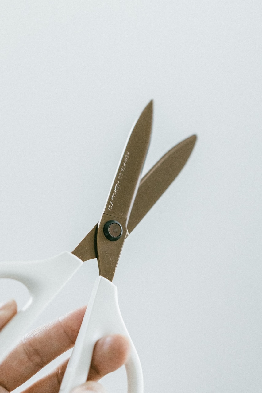 日本國譽KOKUYO SAXA鈦加工輕盈空氣彈力剪刀