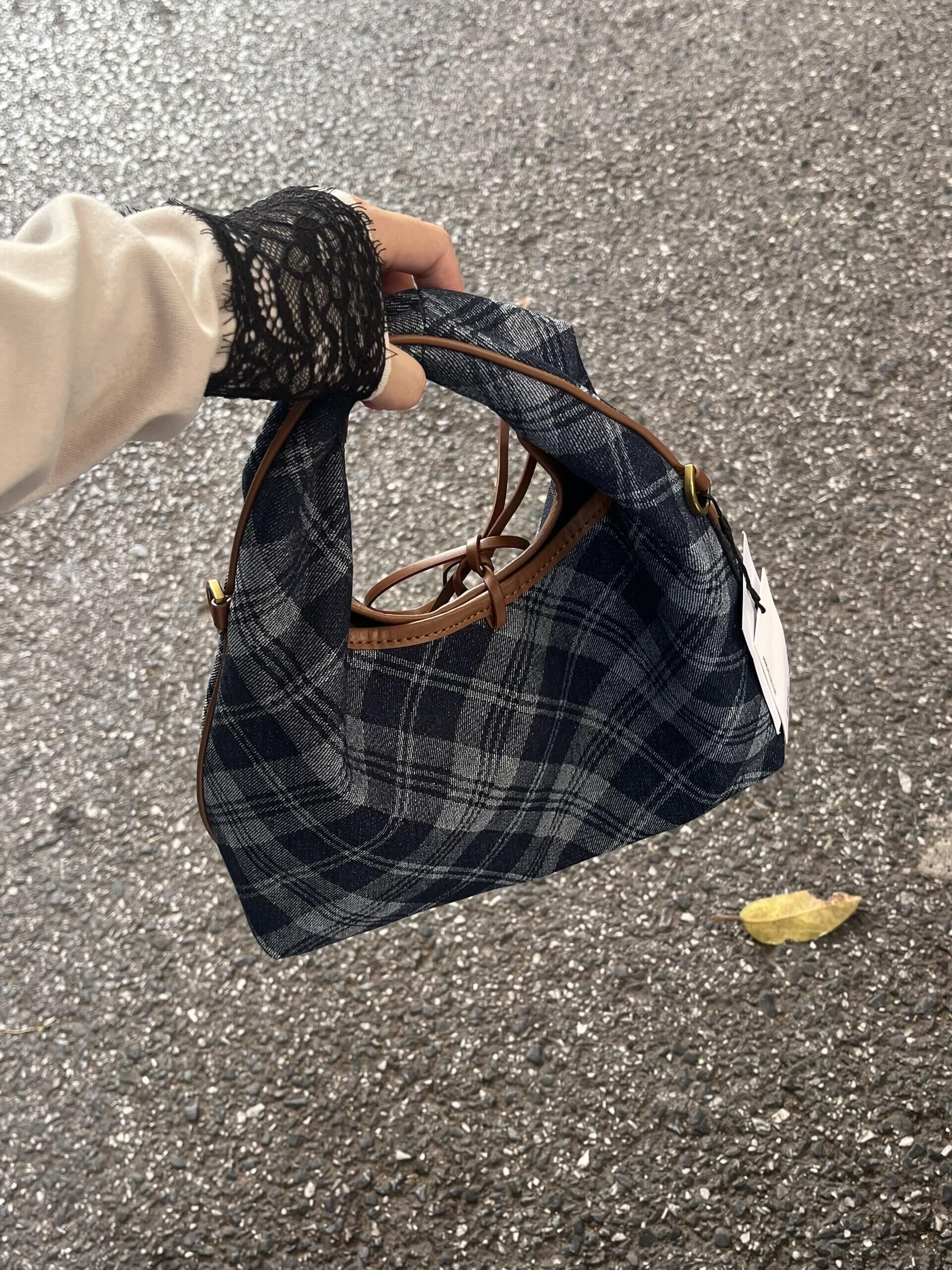 LEE 牛仔格紋手提包 肩背包 側背包 斜跨包 英倫風 格紋(任買兩件7-11免運)/預購