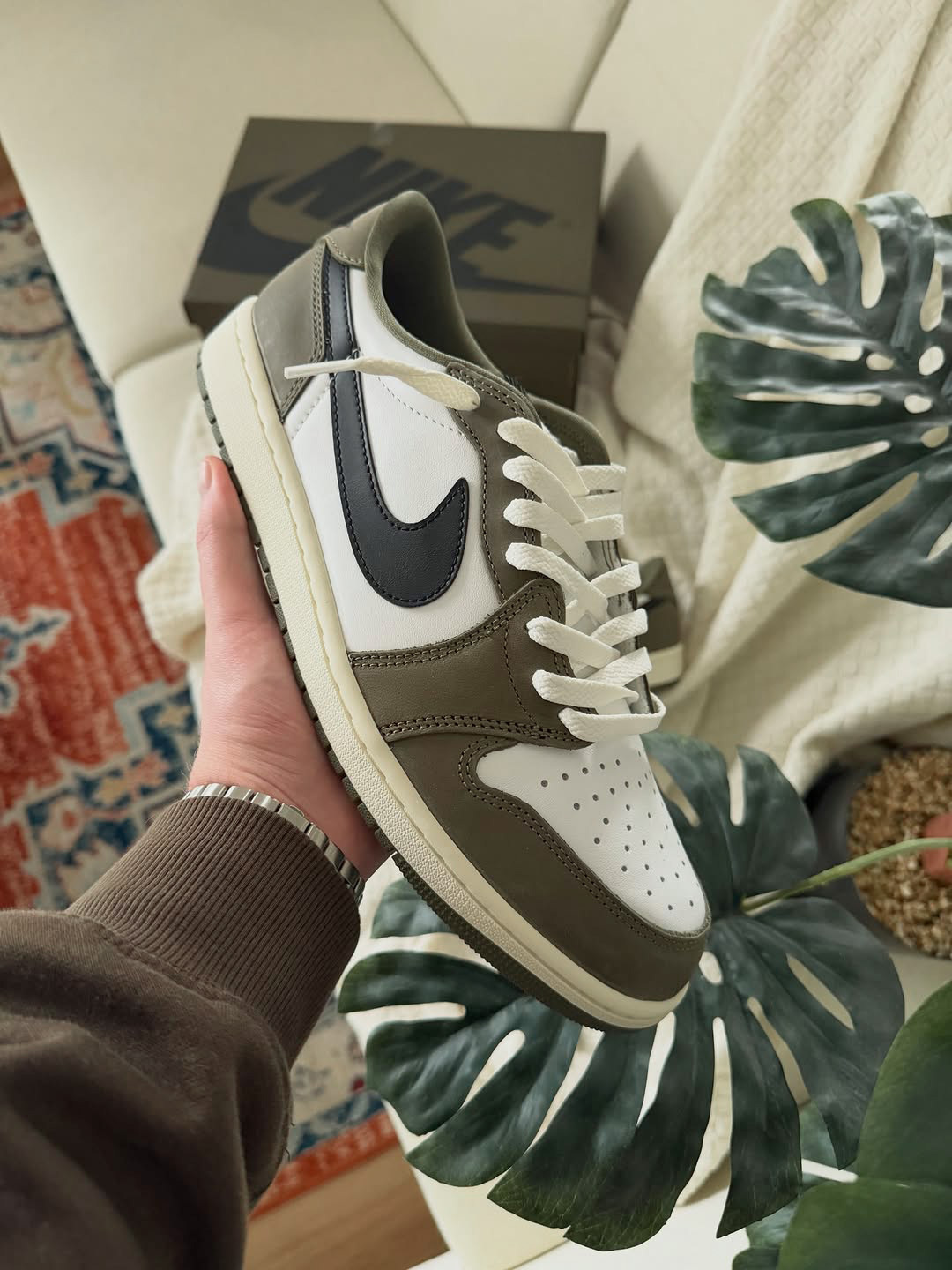 NIKE AIR JORDAN 1 RETRO LOW OG "MEDIUM OLIVE" AJ1 橄欖灰綠 橄欖綠 黑色 奶油底 倒勾平替 男鞋 HQ6998-200 / 預購