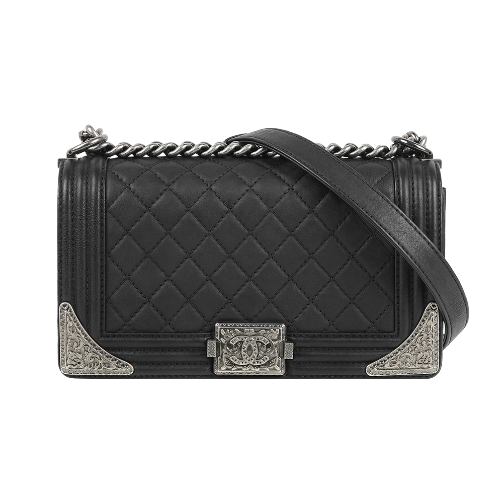 【CHANEL】Le Boy 復古雕花銀釦翻蓋肩背包/斜背包(黑色)