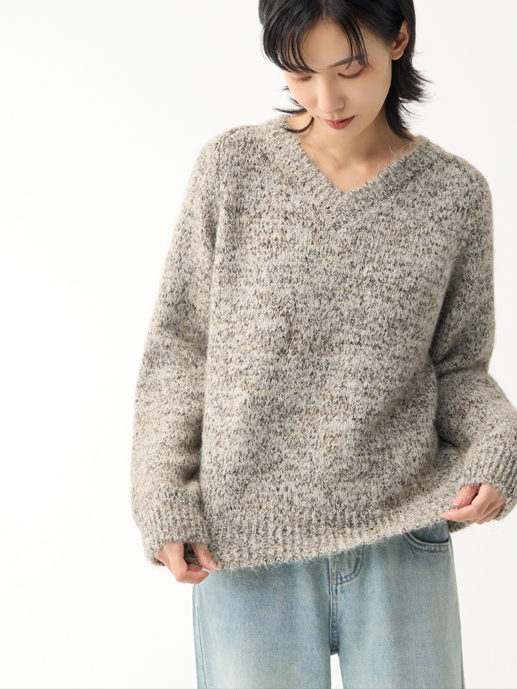 花彩V領針織上衣（11%羊毛）