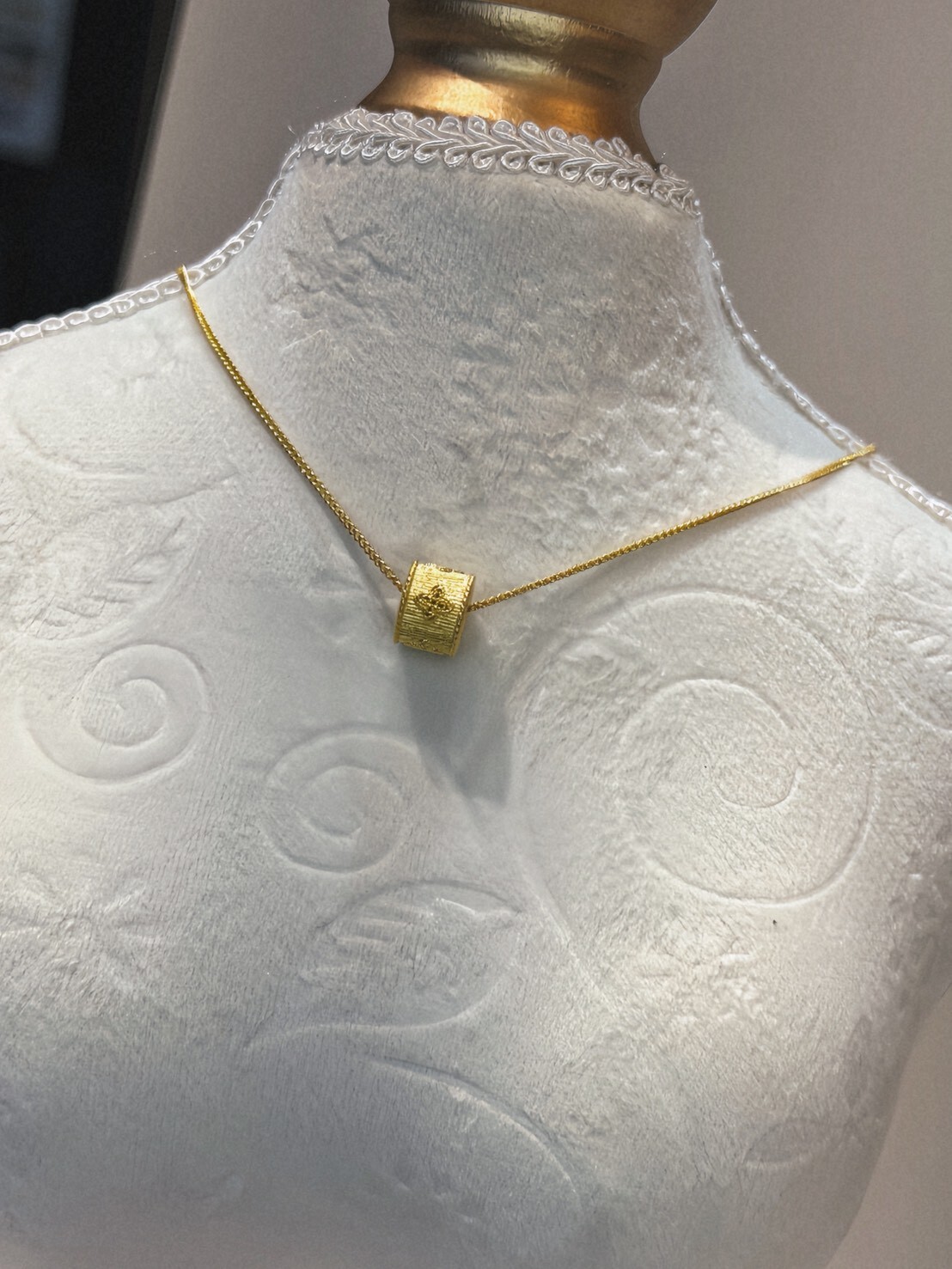 拉絲四葉草圓筒項鍊