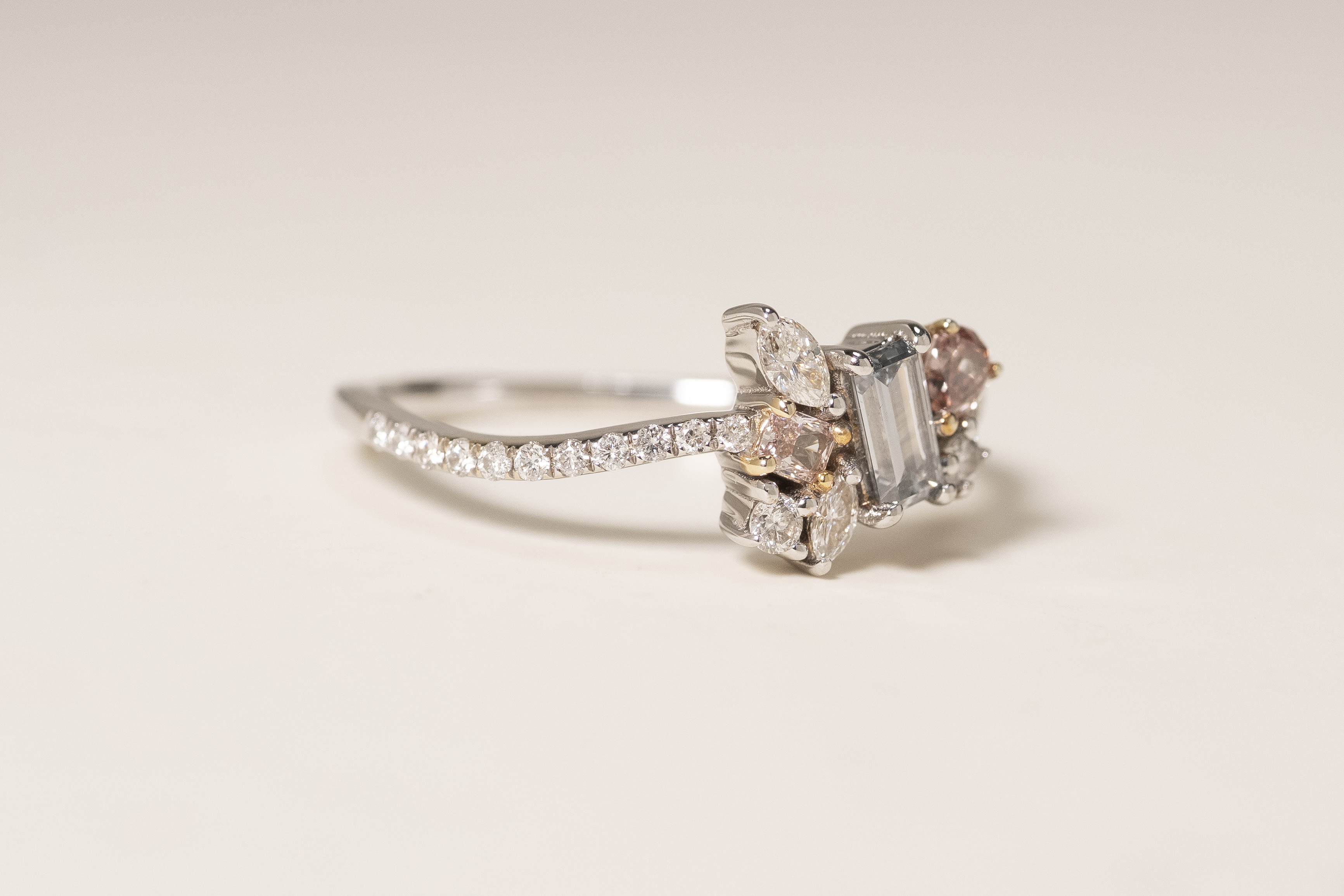 18K 0.20ct Blue Diamond & Pink Diamond Ring