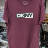 [S] DKNY MAROON LOGO PRINT T-SHIRT, DP5T5894-2EQ (SD1727)