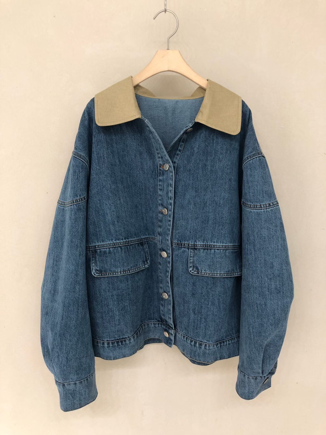 配色皮革領片造型寬鬆感牛仔外套 / 2色