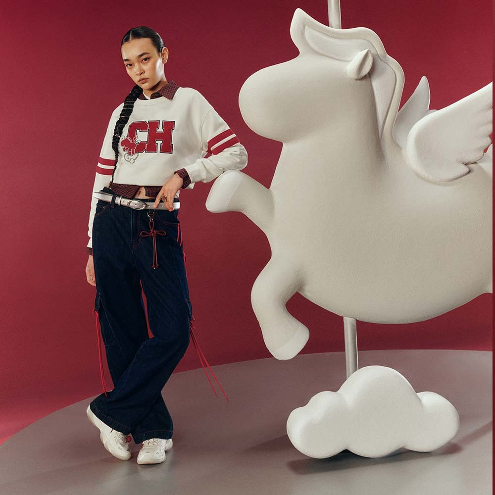 女款- CNY系列-馬年系列-CH毛巾刺繡 棉質圓領大學T-米白色 （U6ASWSW101M-104）