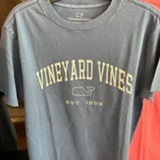 [S] VINEYARD VINES MOONSHINE SS HERITAGE VV TEE, 1V022793-461 (SZZ929)