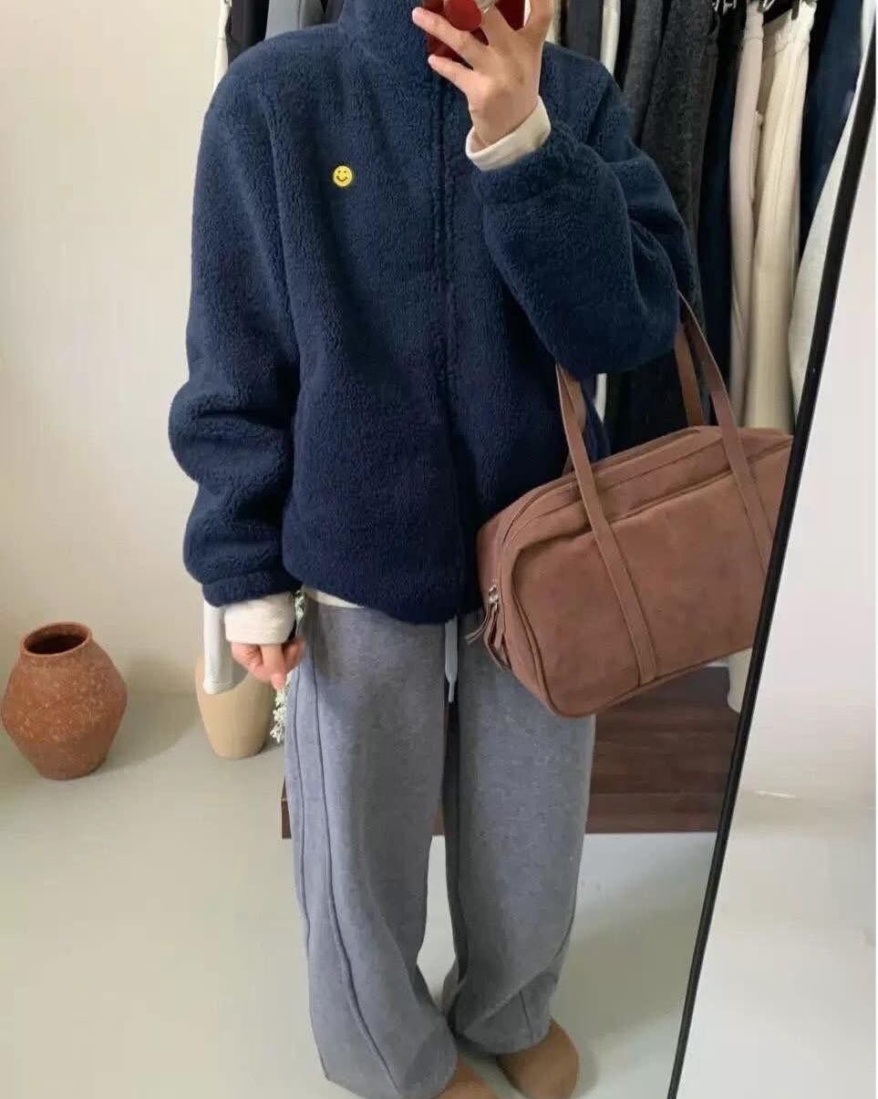 【暖呼呼慵懶風立領刺繡笑臉粒絨外套】（現貨）