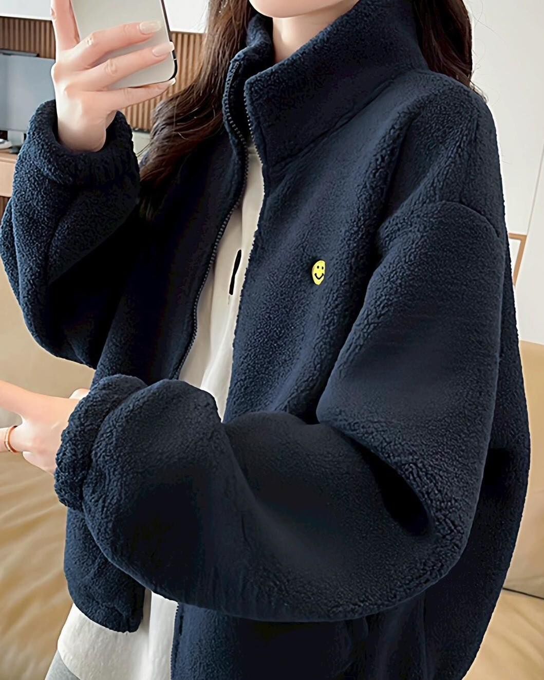 【暖呼呼慵懶風立領刺繡笑臉粒絨外套】（現貨）