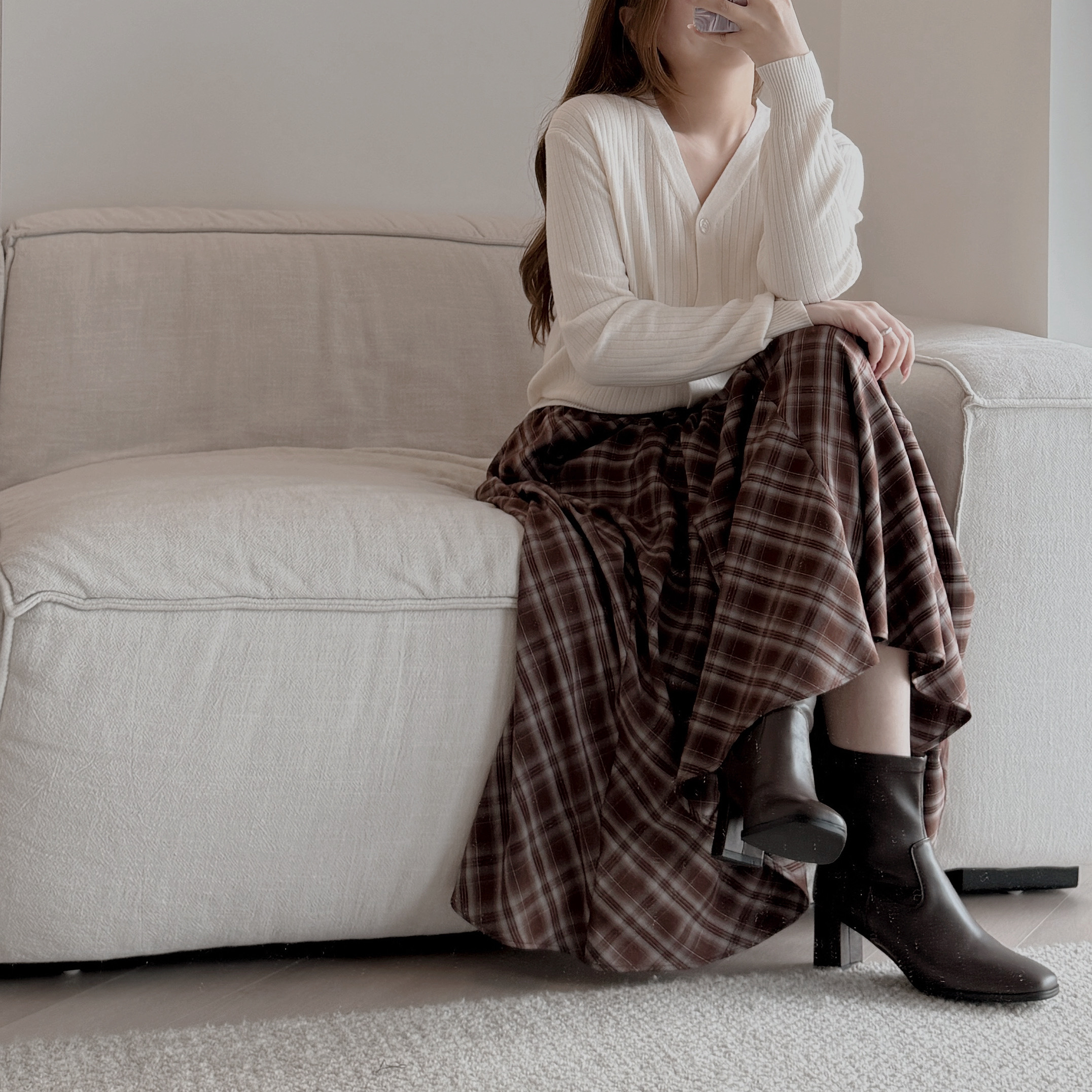 7389 啡色薄款格仔長裙